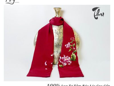 khăn lụa cao cấp thêu tay hoa cúc màu đỏ 3