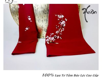 khăn lụa cao cấp thêu tay hoa đào màu đỏ 2
