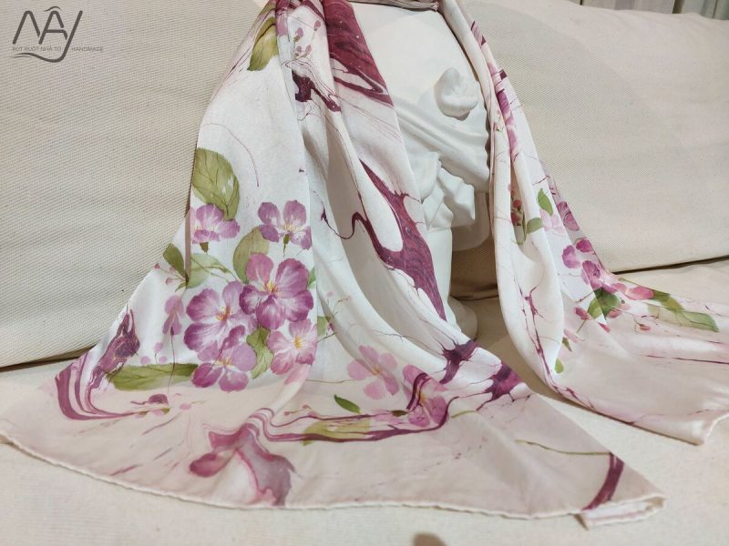khăn lụa tơ tằm vẽ tay hoa bằng lăng 1
