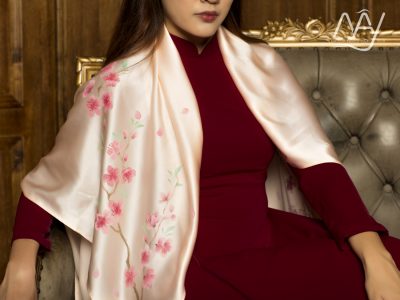 khăn lụa vẽ tay hoa đào màu hồng 1
