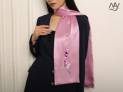 khăn lụa tơ tằm thêu hoa lavender màu tím hồng 4 1